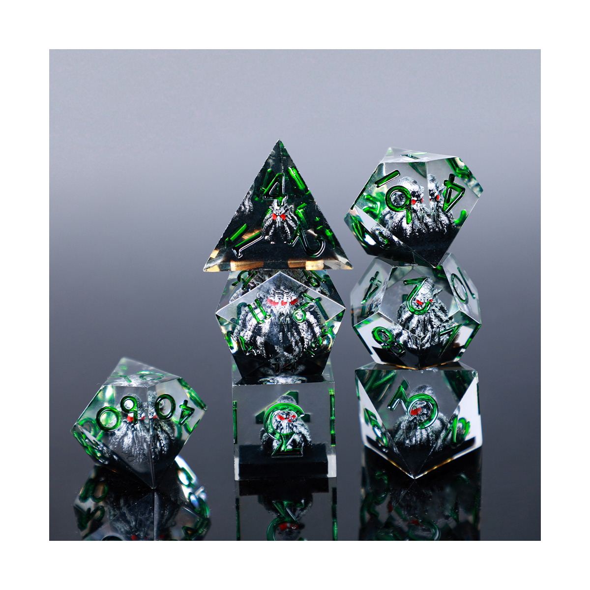 Arachnid Inclusion Sharp-Edge Resin Dice Set detail 3
