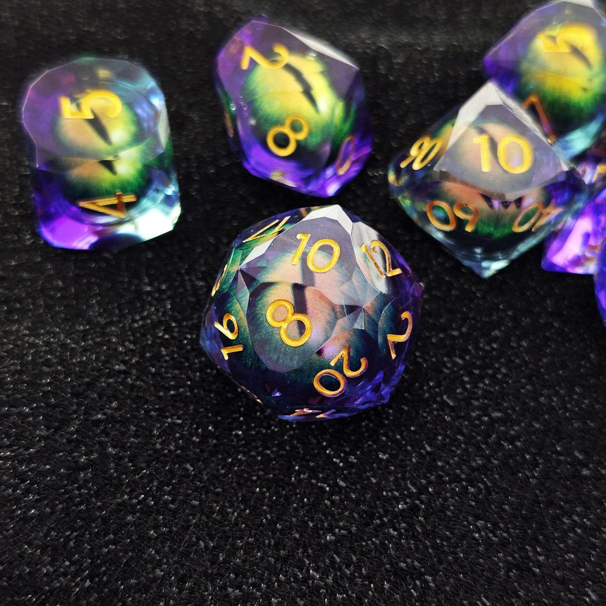 Chameleon Liquid-Eye Resin Dice Set detail 4