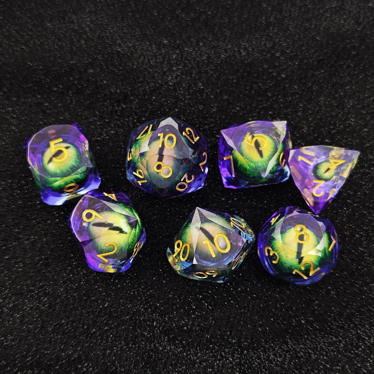 Chameleon Liquid-Eye Resin Dice Set detail 5