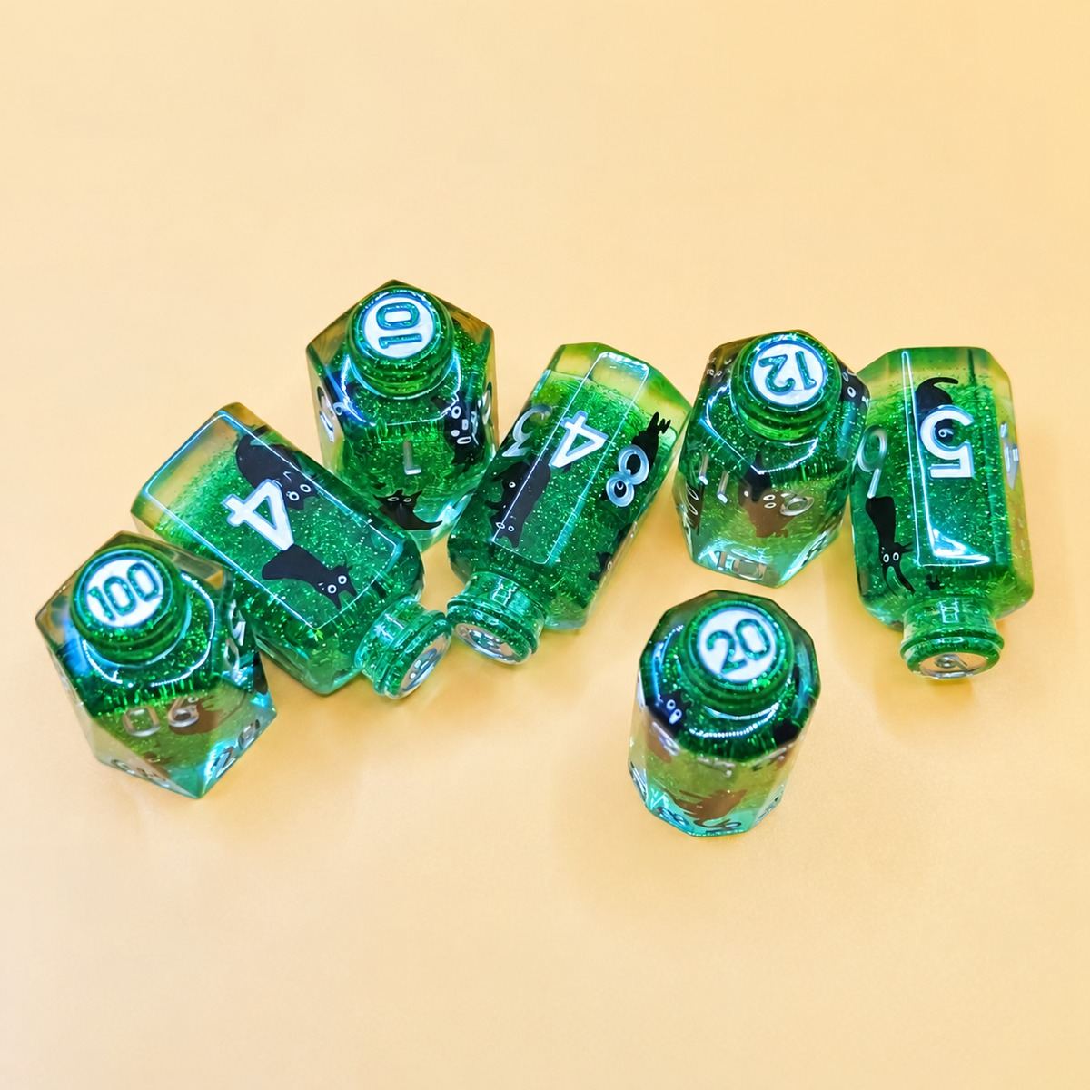 Familiar Spirit Potion Bottle Resin Dice Set detail 2